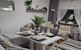 Apartment In Zyrardow 10Min To Suntago