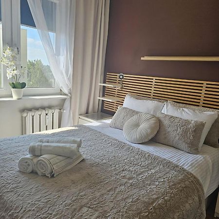 Apartment In Zyrardow 10Min To Suntago Zewnętrze zdjęcie