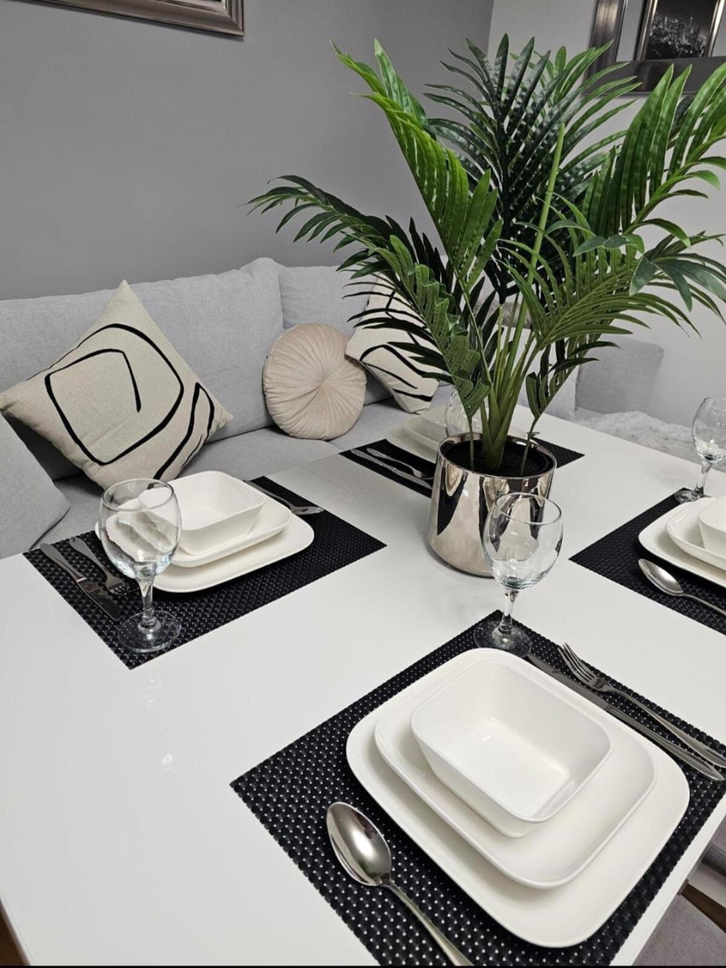 Apartment In Zyrardow 10Min To Suntago Zewnętrze zdjęcie